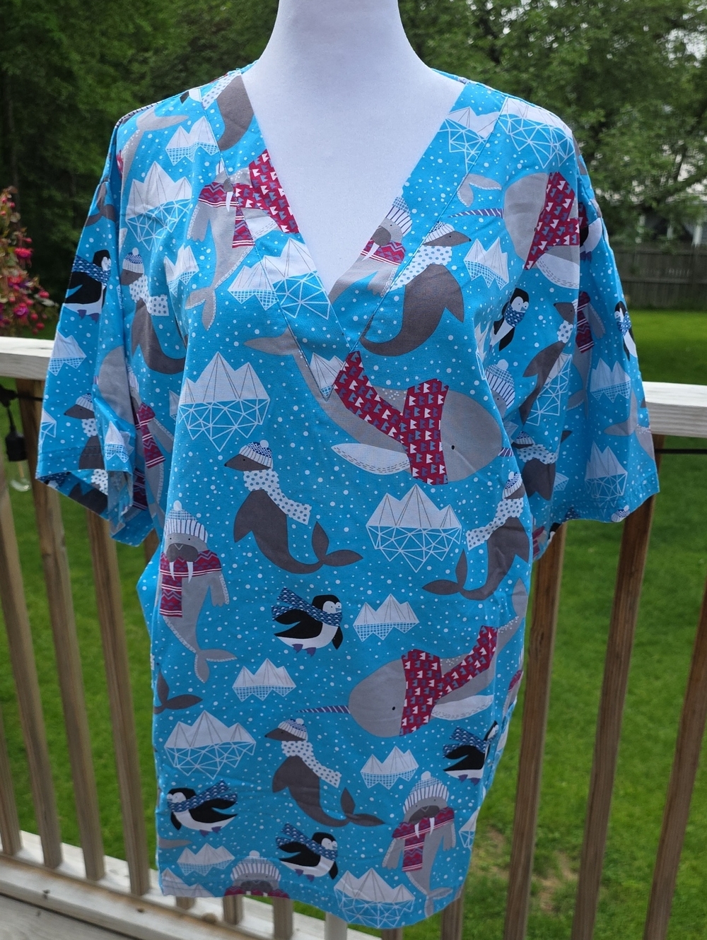NWOT UA Scrub Scrub Top XL